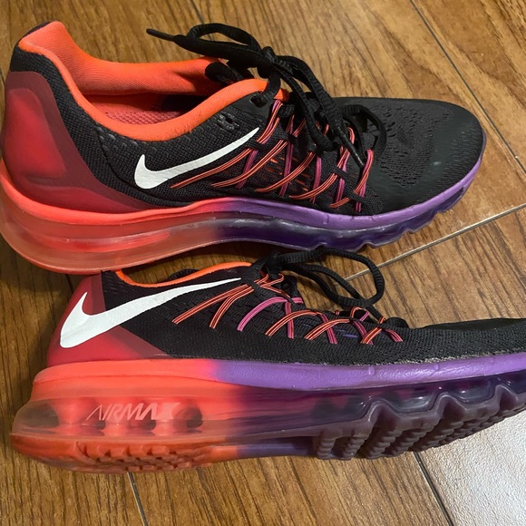 Women’s Nike running shoes - Picture 1 of 5